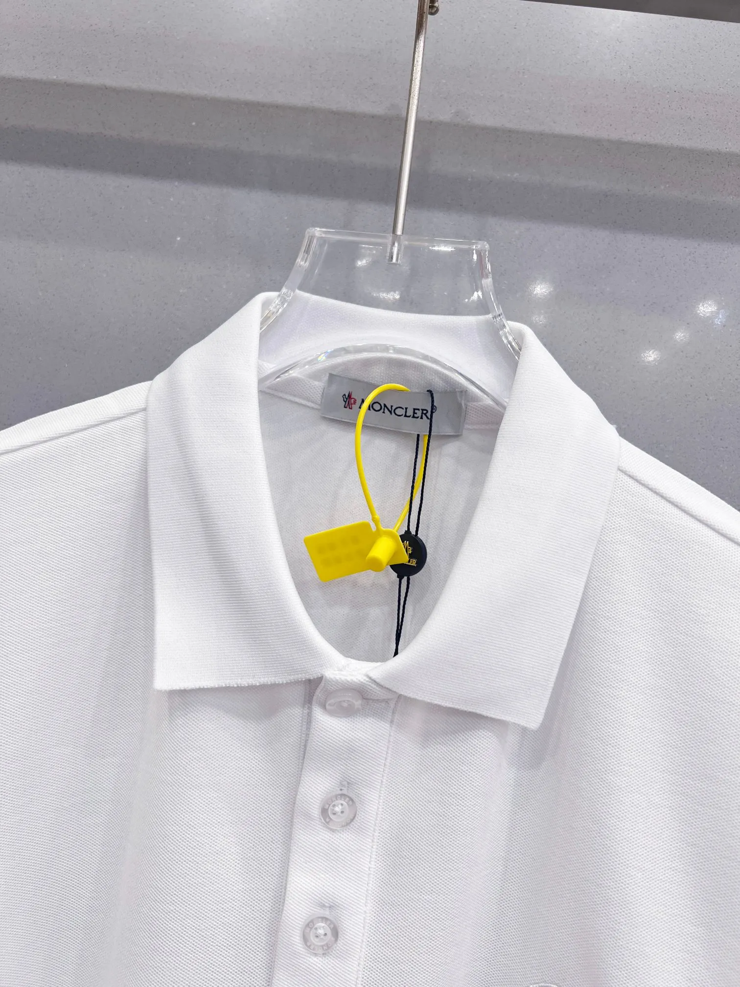 MONCLER New Arrival logo polo ： ， ， Breathable 。 ， ， ， Wear-Resistant ， 。 ： 。 ， logo ， ， Classic logo ， ：m 061 ：Black White Sizes：S M L XL